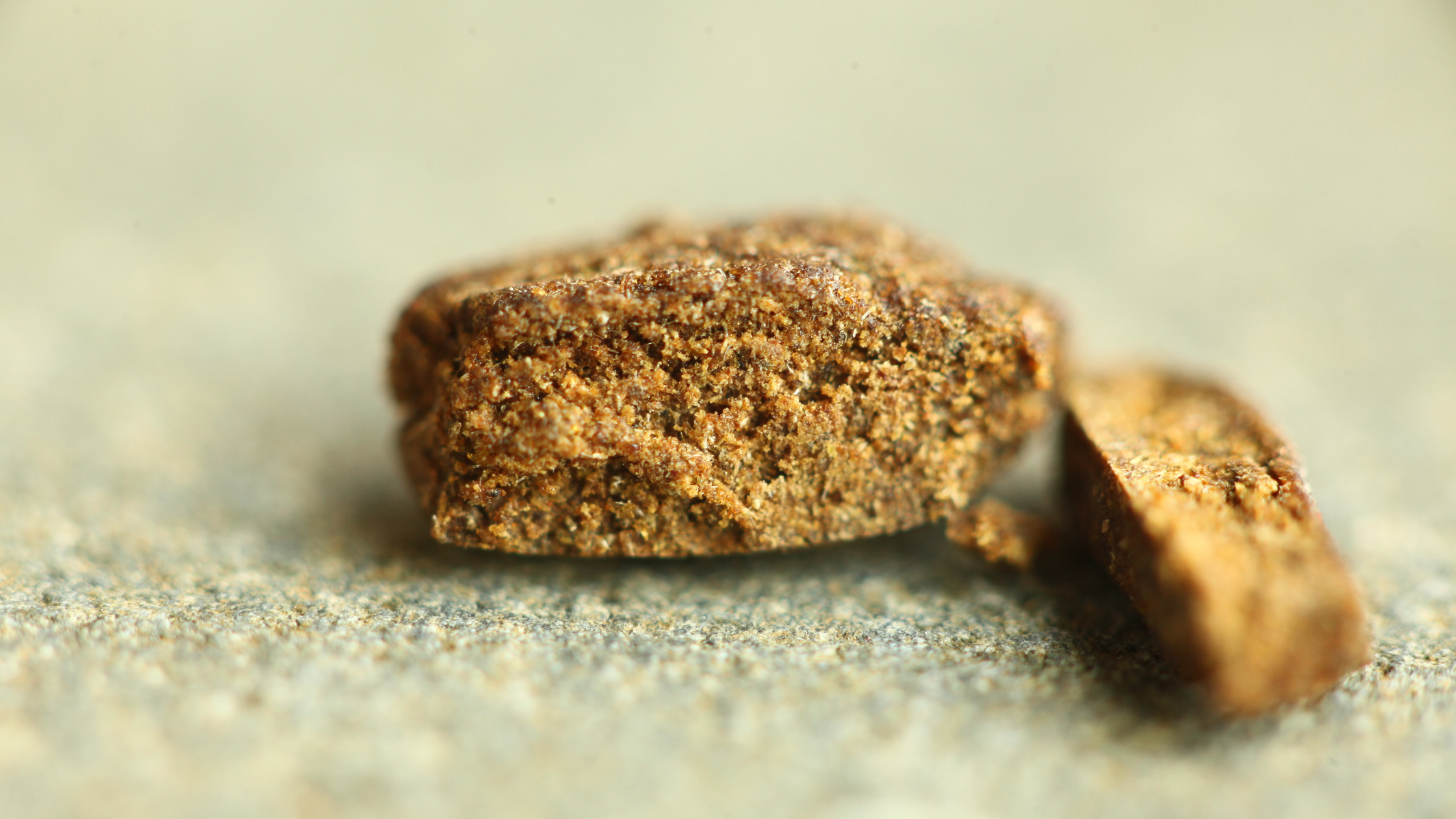 Résines CBD : comment choisir un hash CBD de qualité en 2025 ?